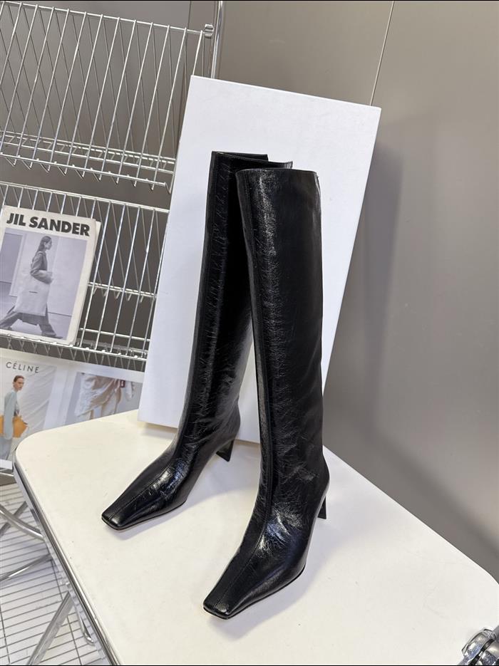 2025112817447904 560